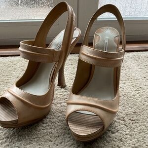 Leon Max SZ 8 Peep Toe Leather sandal 5.5 heel gently worn